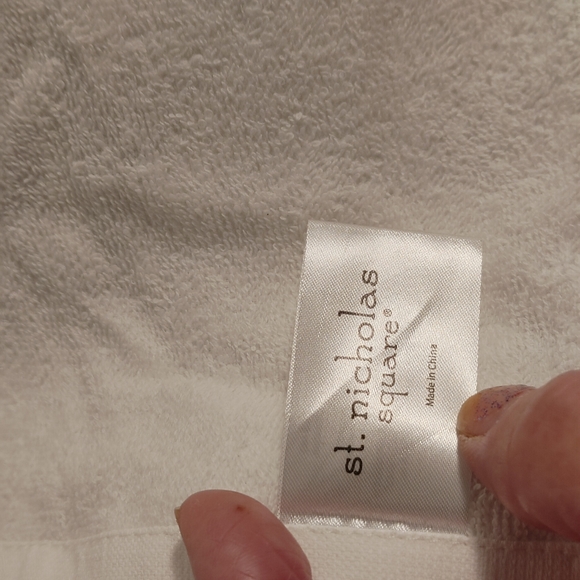 2 Holiday Hand Towels Soft White Red Letters Believe - Picture 2 of 7